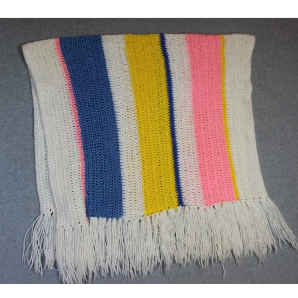 Vintage Handmade Crochet Baby Blanket w/ Fringe‎